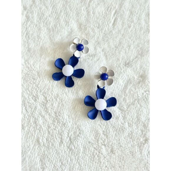 Navy blue and bright white double Daisy dangle earrings ￼ - Picture 8 of 9